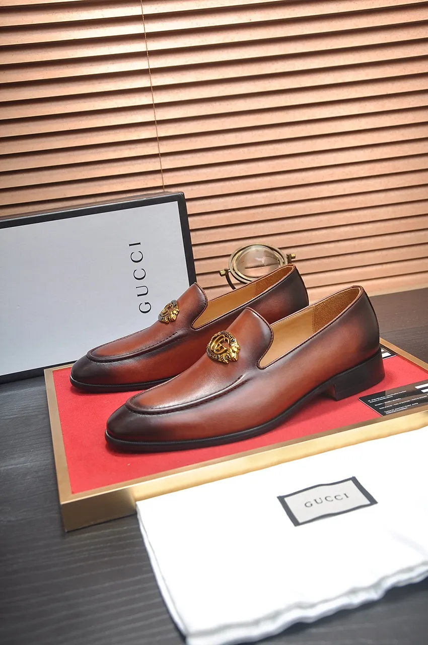 Men's shoes💰500💶Italy's top luxury men's shoe giant (GUCCI) (Gucci) (full cowhide lining) new arrival🍃Original European style🔰 Pleasant to the eye😍In order to make the shoes more durable and non-deformable🌀The production continues to follow traditional methods but there is still no lack of innovation💪Choose original sheepskin for the leather♻️ Smooth and natural And extra bright ⭐Made of imported cowhide, the first choice of rich people 38-45 (45 customized)